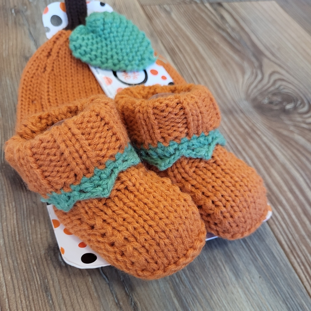 Baby crochet fall pumpkin bootie socks and hat